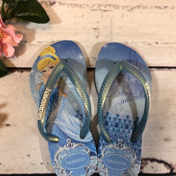 Child flip flops size 9c Cinderella print - Picture 2 of 6
